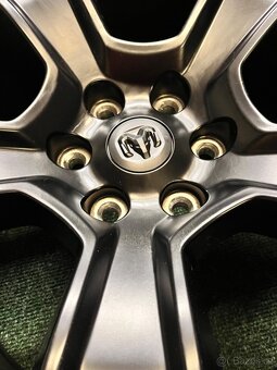 6x139.7 R20 Dodge RAM 1500 - ORIGINÁL Alu - černé - 8