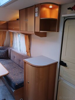 KIP č.147 Rok 2001. Pro 3 osoby. 12V+baterie. 960kg.100km/h - 8