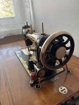 Šlapací šici stroj značky Bobbin - 8