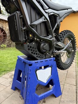 SUR RON Ultra BEE R s techničakem a spz - 8