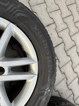 VW Touareg 17” orig. alu kola s celoročními pneu - 8