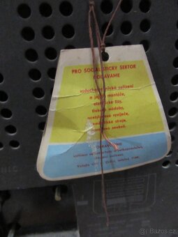 Nabízím staré radio Tesla Máj.  Netestováno. Prodávám jako n - 8