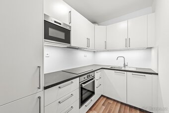 2+kk  Praha 3  + parking - 8
