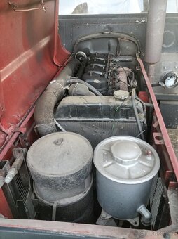 Traktor Zetor - 8