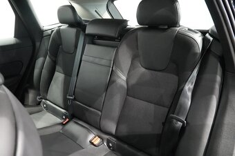 Volvo XC60 B4 AWD rok 2020 - 8