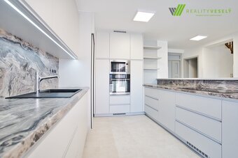 Prodej rodinného domu 4+kk se zahradou, garáží,druhým domem - 8