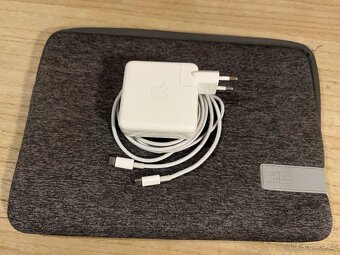 MacBook Pro 13" M1 US 2021 16GB RAM 256GB SSD Stříbrný - 8