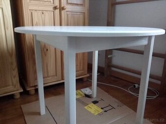 Prodám jídelní stůl kulatý 90cm - 8