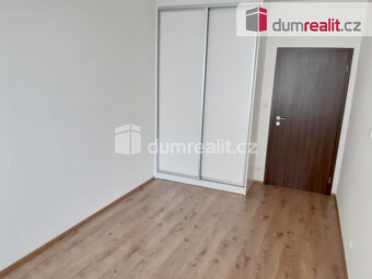 Světlý byt 2+kk/B s balkonem (54,2 m2 + 5,8 m2 balkon), 1.pa - 8