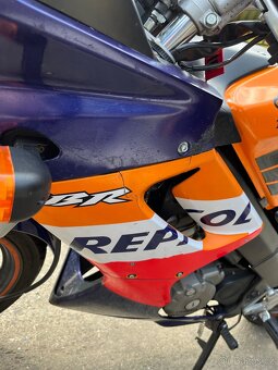 HONDA CBR 125R REPSOL - 8