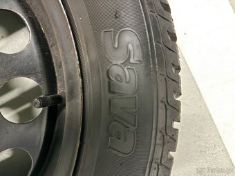 Sada kol R16 se zimními pneumatikami a poklicemi - 8