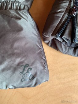 dámská péřová bunda zn. Levi's - vel. M - 8