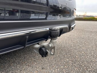 Prodám Mercedes-Benz E 220d 4MATIC AMG, záruka - 8