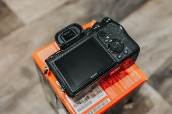 Sony a7RIV - kompletní balení - 8