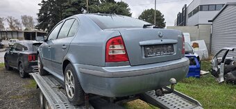 Škoda Octavia 1 facelift 1.6 benzín rok 2002 - 8