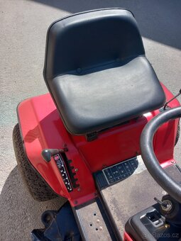 Prodám zahradní traktor MTD 12Hp - 8