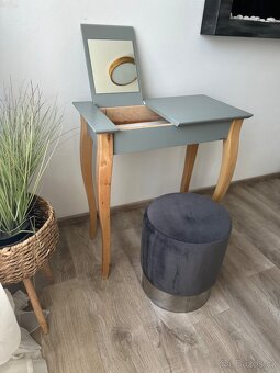 Toaletní stolek a židlička - 8
