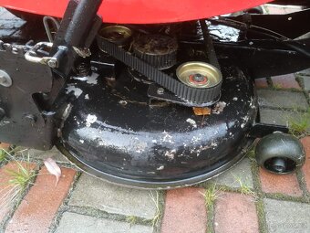 Zahradní traktor Snapper 1840 - 8