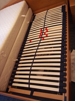 Postele HANAU (2xpostel+rošt+noční stolek+matrace) - 8