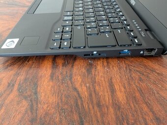 Celosvětově nejlehčí 13.3 notebook - 885 g. - 8