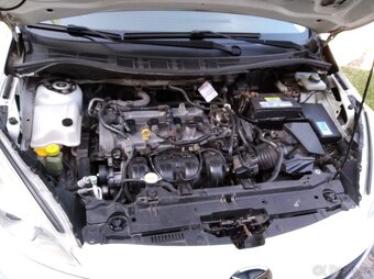 Mazda 5 rv.2011  2.0 benzín 110kw - 8