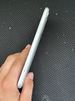 iPhone XR 64GB - 8