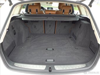 BMW Řada 3 2,0 D LUXURY,KŮŽE,NAVI,1.MAJ - 8