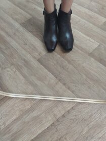Levné. Dámské kotníkové boty 42. Nové. - 8