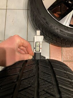 Alu kola Škoda R18 5X112 ZÁNOVNÍ ZIMNÍ PNEU 235/45 R18 8,5mm - 8