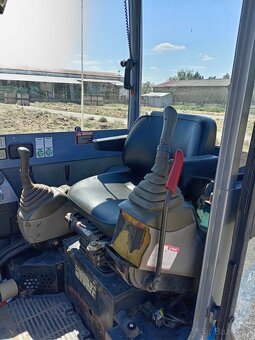Minibagr HITACHI - 8
