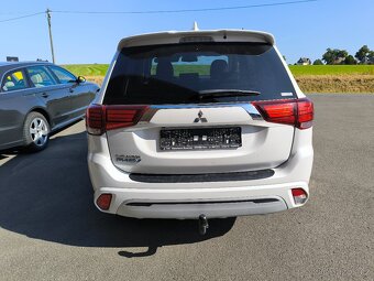Mitsubishi Outlander 2.4 PLUG-IN HYBRID 4WD Basis Spirit2020 - 8