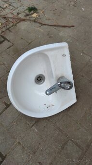 WC kombi + umyvadlo - 8