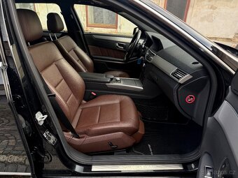 Mercedes Benz E350CDi AMG 4M Panorama Distr Harman Vzduch - 8