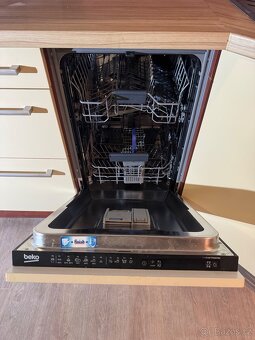 Kuchyňská linka se spotřebiči - 8