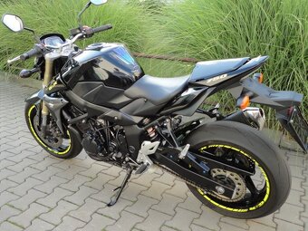 SUZUKI GSR750 - 8