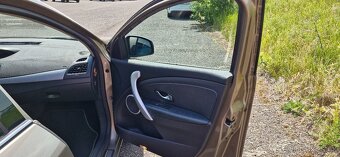 Renault Fluence 1.6 benzín 81 Kw, r.v. 2011 - 8