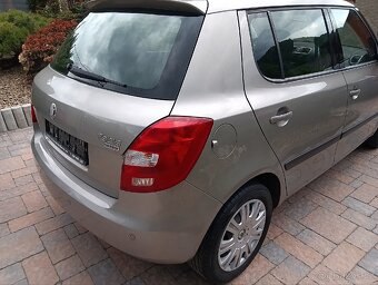 Škoda fabia 1.2 htp-51kw,org.km,po stk,top výbava,r.2009 - 8