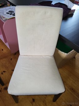 Jídelní stůl ikea a 8 židli - 8