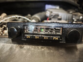 Staré autorádio do veterána Tesla. - 8