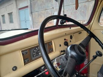 sanitní vůz Ford 79C, rok výroby 1947 - 8