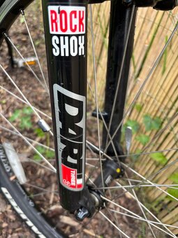 Kolo Specialized - 17 rám, 26 kola - 8