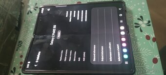 Samsung Galaxy Z Fold 2 5G v top stavu s černým krytem - 8
