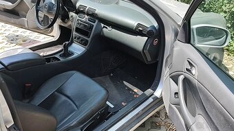 Mercedes W203 C200k coupe díly - 8