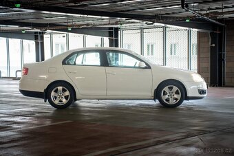 Volkswagen Jetta, 1.6 benzín 75 kw - TOP STAV - 8