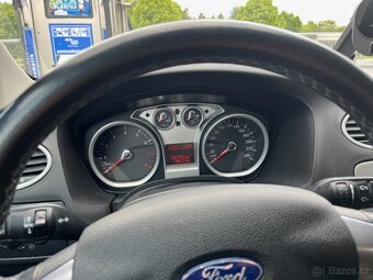 Ford Focus 1.6i 74kw Kombi 2010 - 8