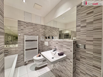 Prodej zrekonstruovaného bytu s garážovým stáním a balkonem - 8