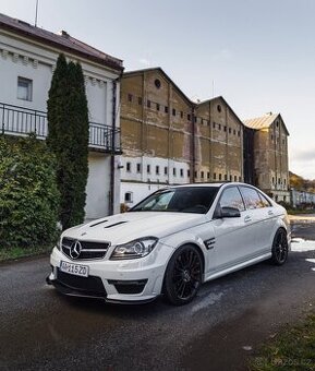Mercedes-Benz C63 - 8