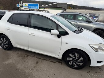 toyota auris 1,4d - 8