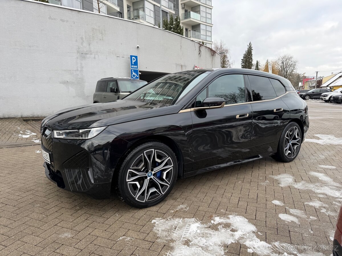 BMW IX 40 - 9