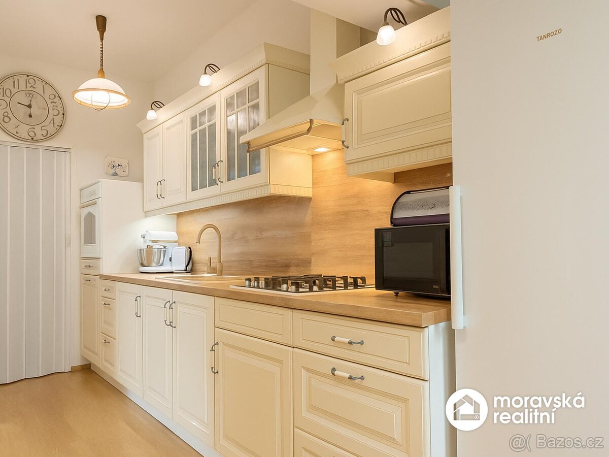 Prodej rodinného domu 3+1 + příslušenství v klidné části Mir - 9